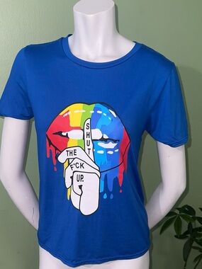 Blue Graphic Short-Sleeve Tee with Colorful Lips Print